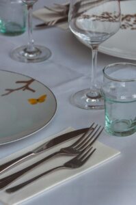 set table, cover, cutlery, plate, meal, table, dinner, lunch, cover, table, dinner, dinner, dinner, dinner, dinner, lunch, lunch